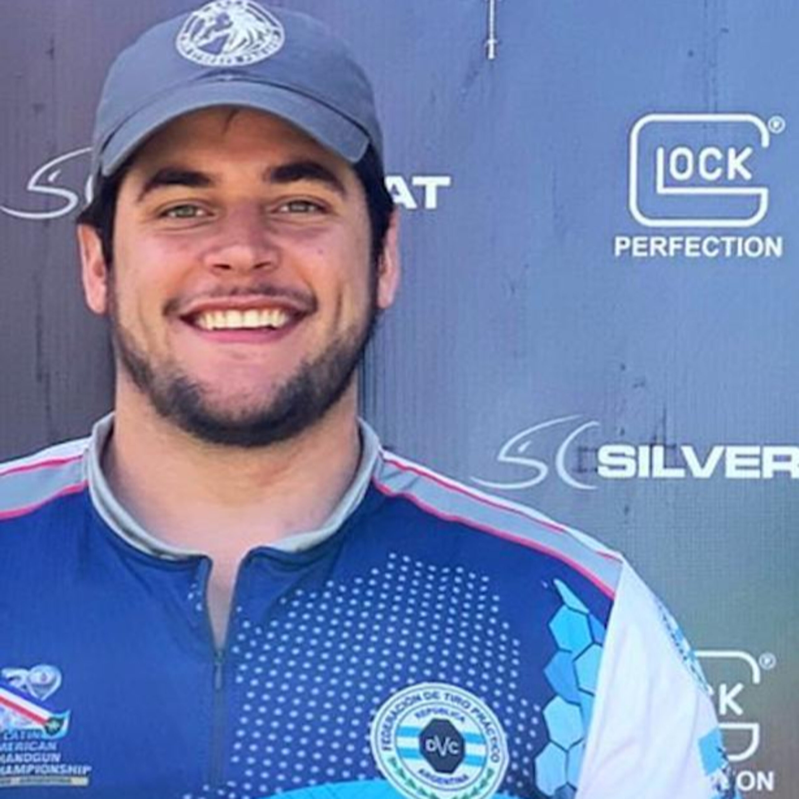 CON ENRIQUE LARRAÑANA BICAMPEON LATINOAMERICANO DE TIRO PRÁCTICO
