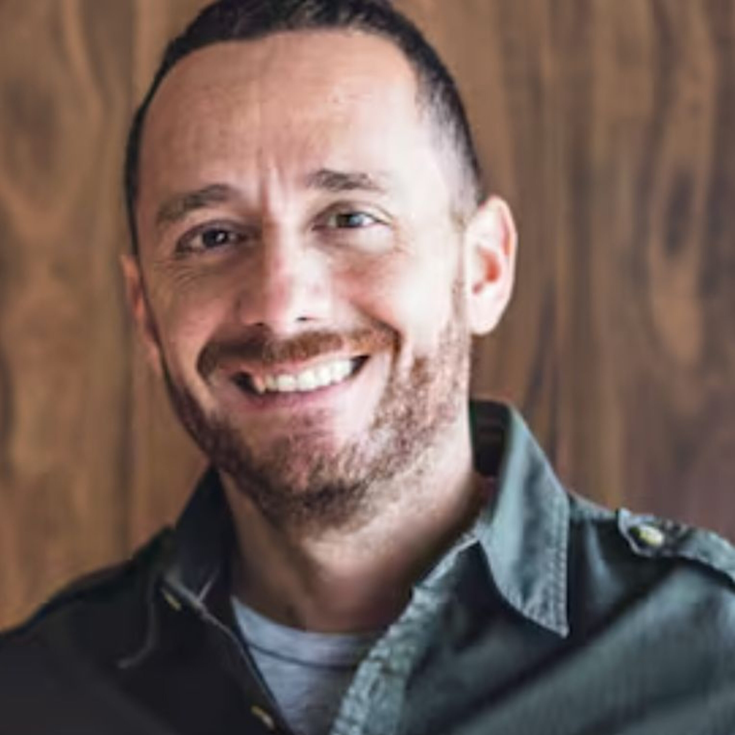 CON NICOLÁS ARTUSI ENTRE CAFÉS LIBROS Y RADIO